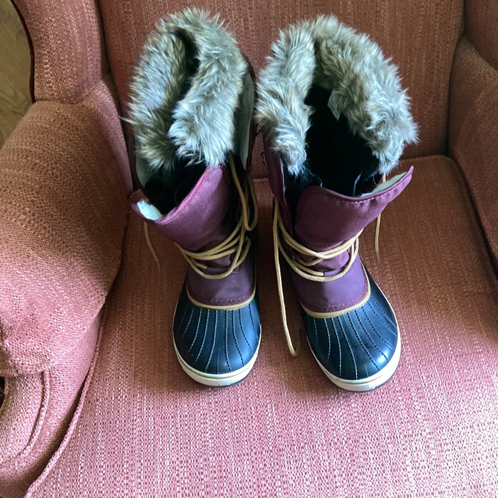 NEW cool eggplant color women's size 10 boots!